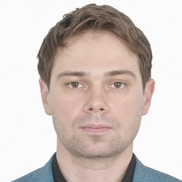 Денис Ефремов